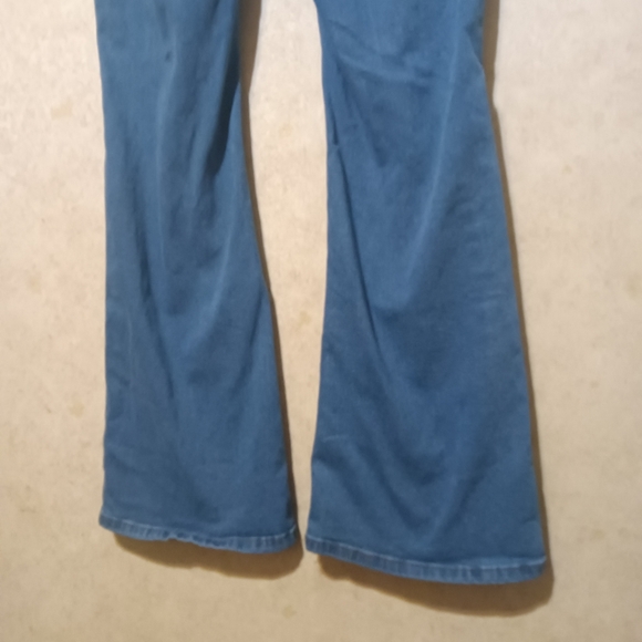 Women's Distressed Blue Jeans - Picture 11 of 13